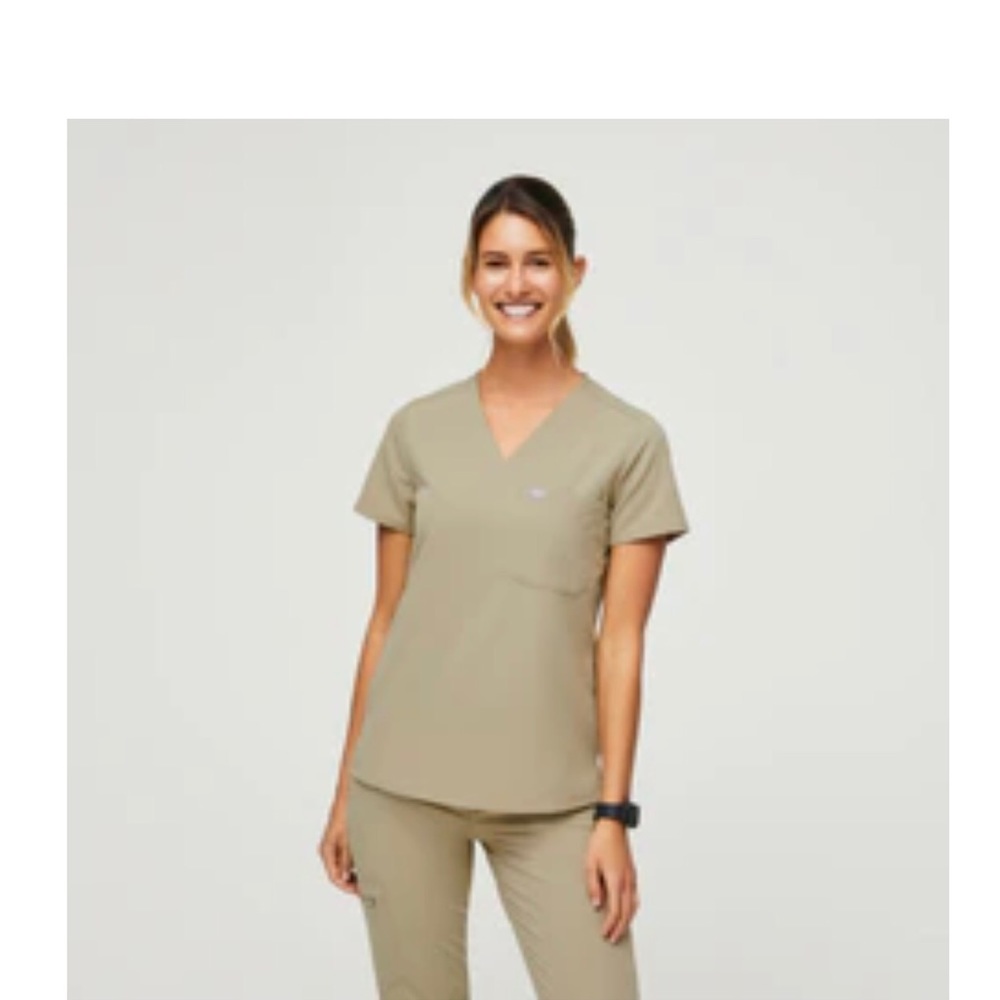 FIGS sandstone one pocket scrub top